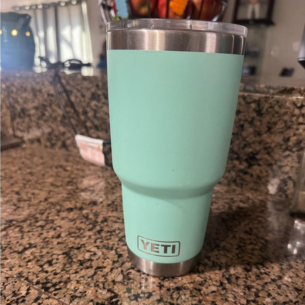 Yeti 30 oz seafoam tumbler